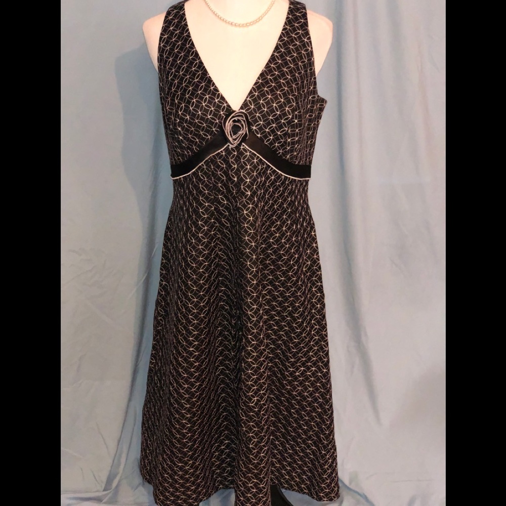 *$*Liz Claiborne beautiful pleated detailed dress